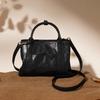 This Large-capacity Genuine Leather Bag Is A Versatile, Fashionable and Casual Hand-held Shoulder Bag