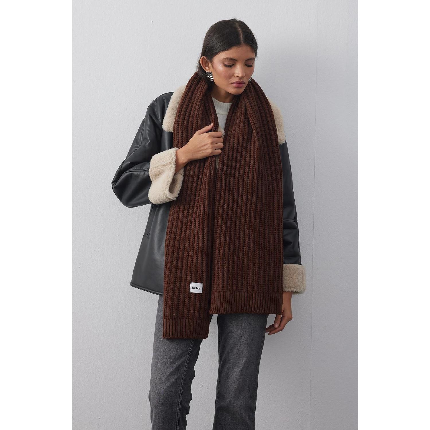 

Plain Knitted Scarf Scarf Brown Standart коричневий