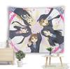 Avanti! Arazzo da Parete di Gruppo Anime, Carina Ragazza Anime Musicale da Appendere alla Parete, Decorazione in Poliestere per Camera da Letto, Dormitorio e Fan di Anime