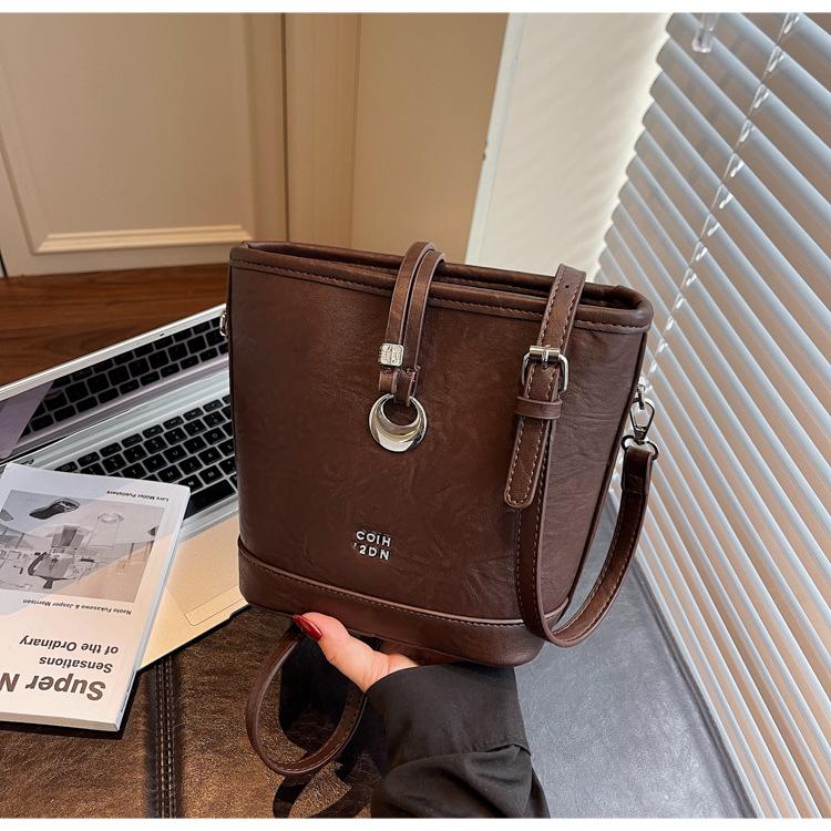 

Popular small bags women s autumn and winter retro messenger bags casual bucket bags темно-коричневого