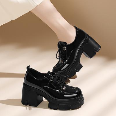Kleine Britse stijl leren schoenen Koreaanse hoogteverhogende dames zwarte lakleren dikke zool dikke hak veterschoenen loafers