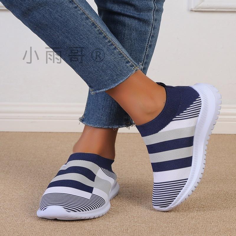 New Fly-woven Color-matching Sneakers Women's Cloth Shoes Soft-soled Foot-covering Breathable Lazy Walking Shoes