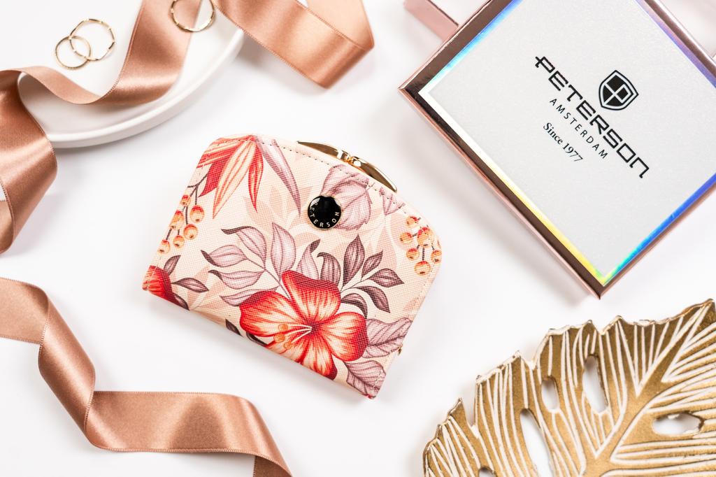 Small Women's Wallet Made of Eco-leather - Peterson