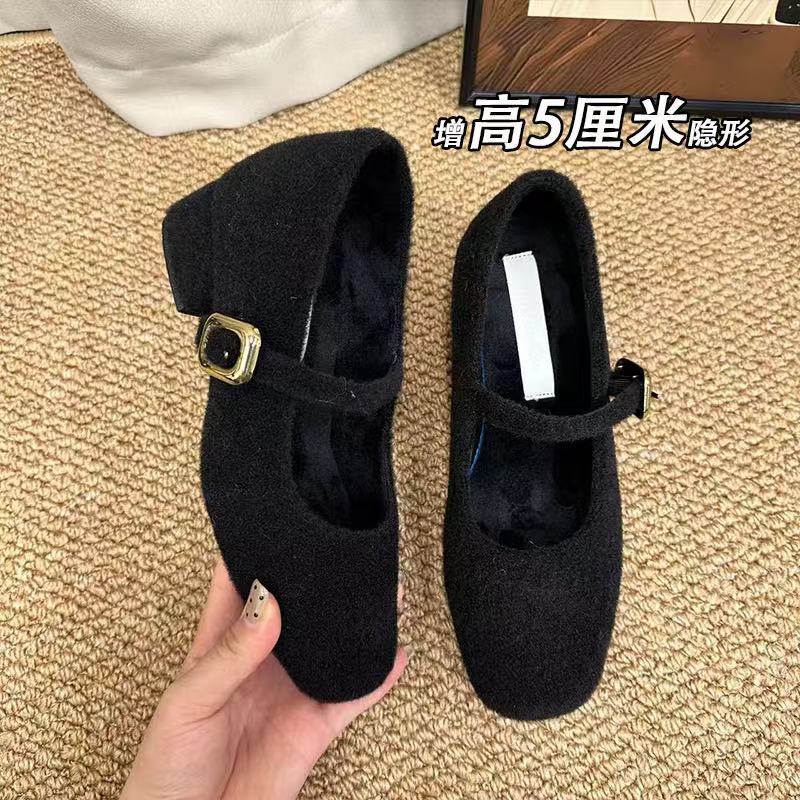 Small Winter Velvet Mary Jane Shoes Inner Height Increase Beautiful Single Shoes Women's French Fashionable Retro Gray Fluffy Shoes