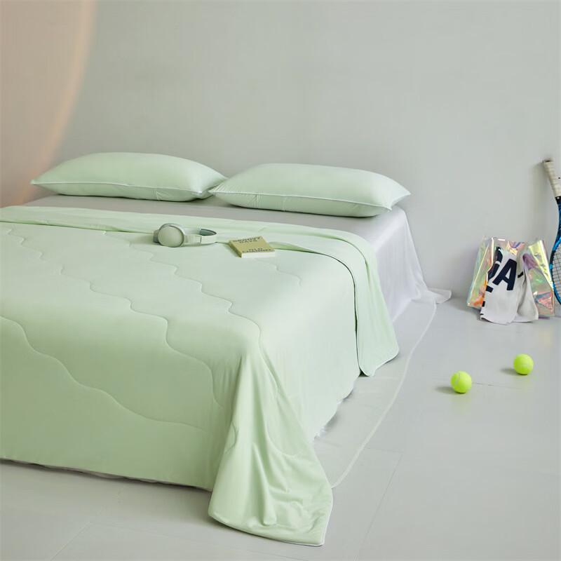 Xuan Yu Cool-Touch Summer Quilt