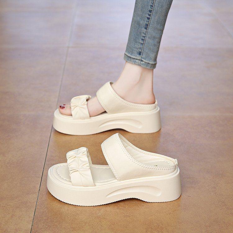 High-end thick-soled cool slippers for women's summer outer wear, new models, not tired feet to increase height, soft-soled beach one-word sandals