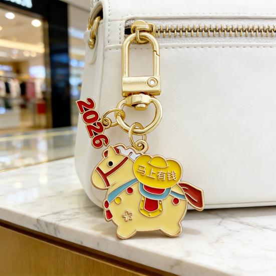 Schlüsselanhänger-Anhänger mit Metall-Federverschluss Buntes Emaille Jahr des Pferdes 2026 Schlüsselanhänger Segen Reich Friedlich Schlüsselring Neujahrsgeschenk