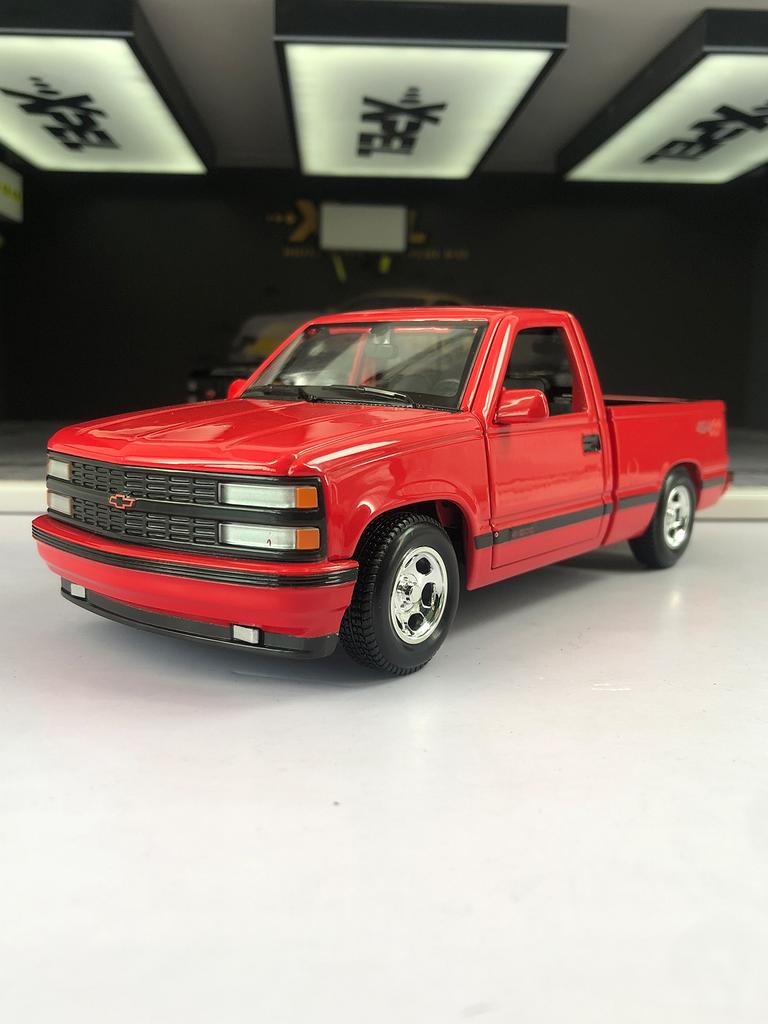 Maisto 1:24 1993 Chevrolet 454 SS Pick-up car model, zinc alloy metal decoration, collectible gift car
