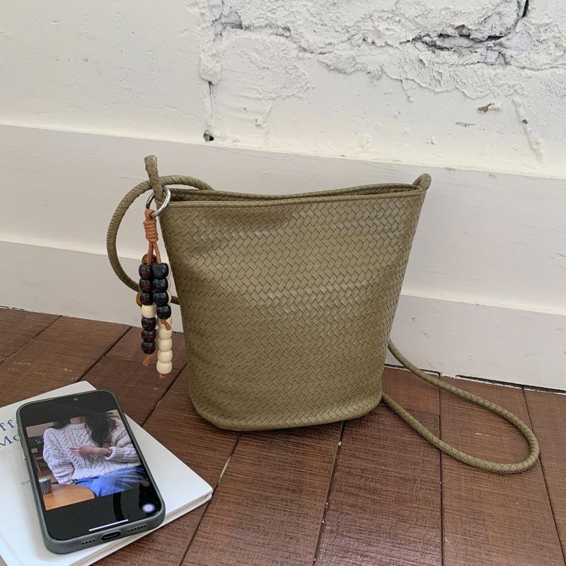 Fashion woven bucket bag New summer bag Casual shoulder bucket bag Premium messenger women's bag
