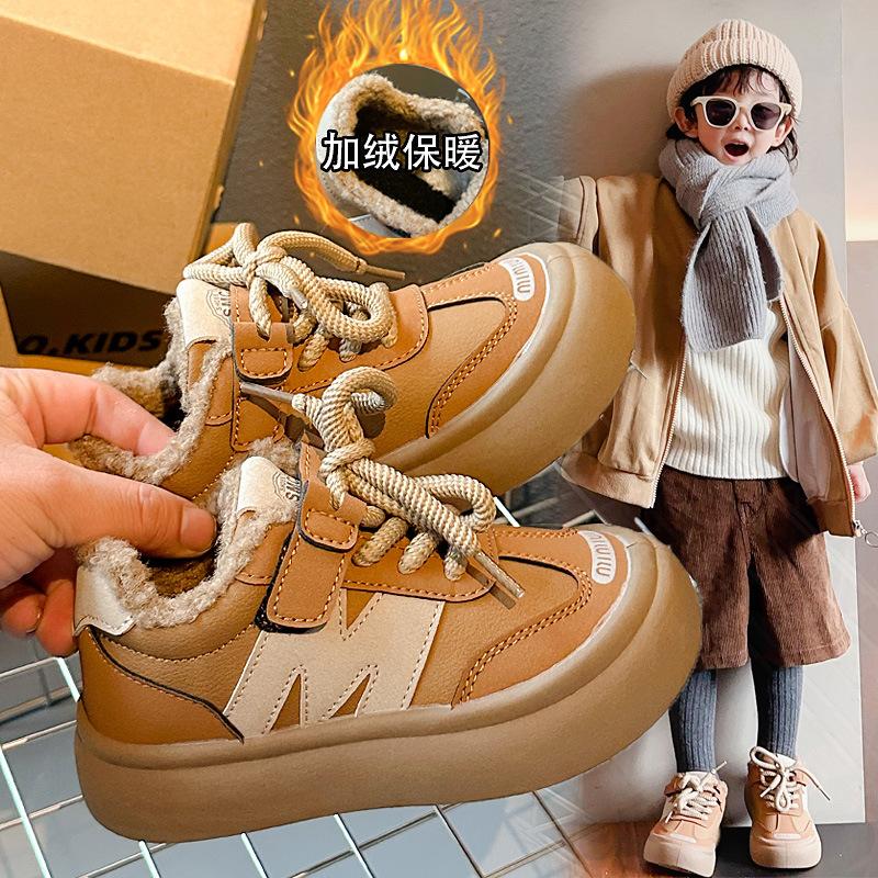 

2025 зима новая детская обувь мальчики и девочки бархатные корейская версия немецкие тренировочные туфли детские мягкая подошва нескользящие студенческие туфли 26-31 6 pieces in one hand хаки