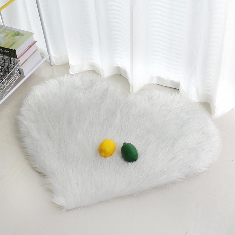 Simple Heartshaped Silk Plush Rug With Soft Texture For Living Room And Bedroom Decor