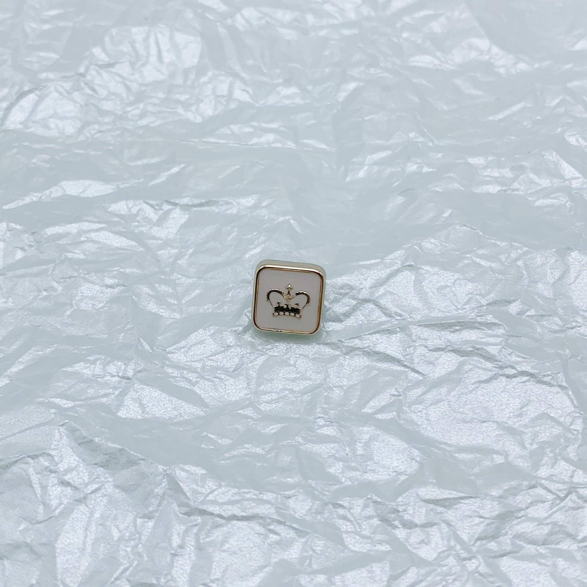 

Модная пряжка для штор из сплава: Антидеформационный, бесшовный, скрытый дизайн ногтей