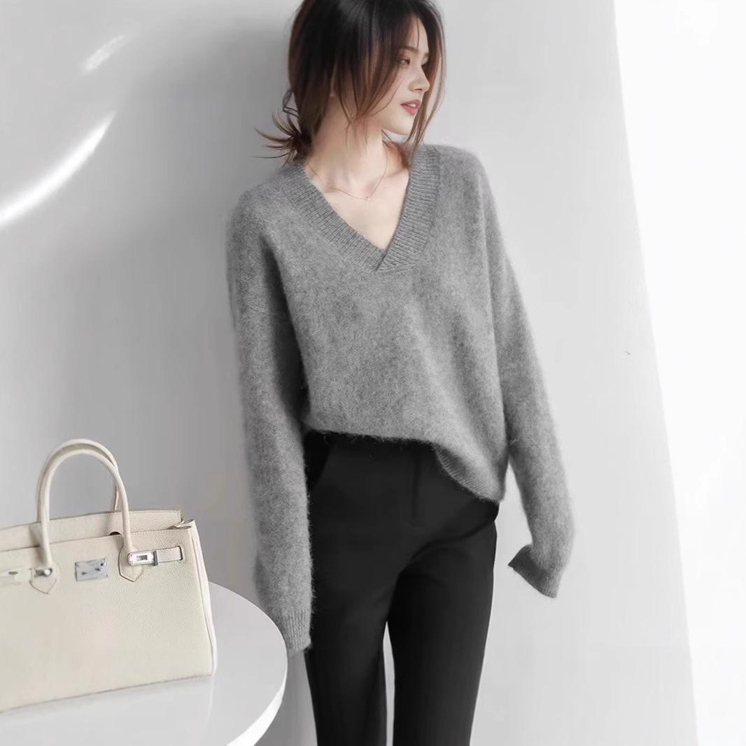 

Women s V-Neck Wool Sweater: Versatile, Loose, and Fashionable Knit for Autumn and Winter L сірий колір