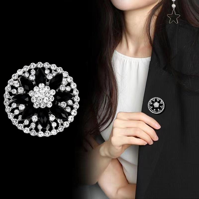 Elegant Rhinestone Flower Brooches for Women Fashion Clothing Pins Party Jewelry Accessory Gift