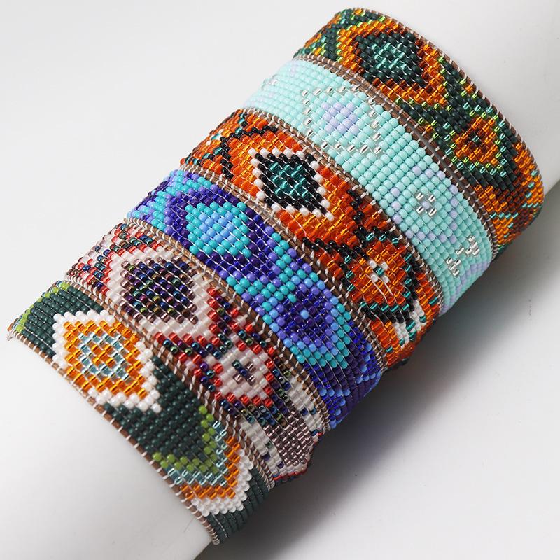 Bohemian ethnic style geometric gradient color woven bracelet, adjustable beige bracelet