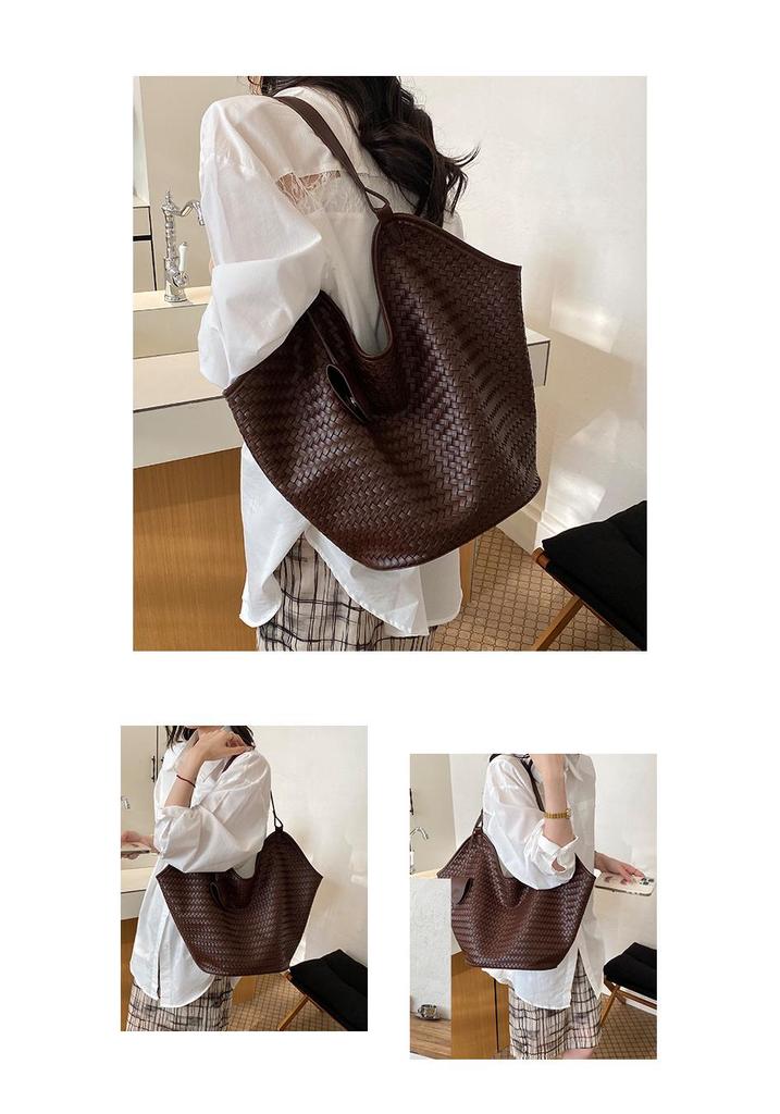 2026 Autumn Korean Woven Texture Bucket Bag - Trendy Large Capacity Shoulder Bag for Women and Kids