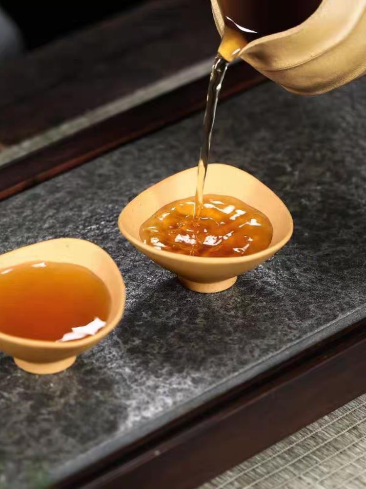 Purple Clay Teacup Tea Tasting Master's Cup Small Capacity Mineral Gold Section Mud Triangle Cup Kung Fu Tea Set