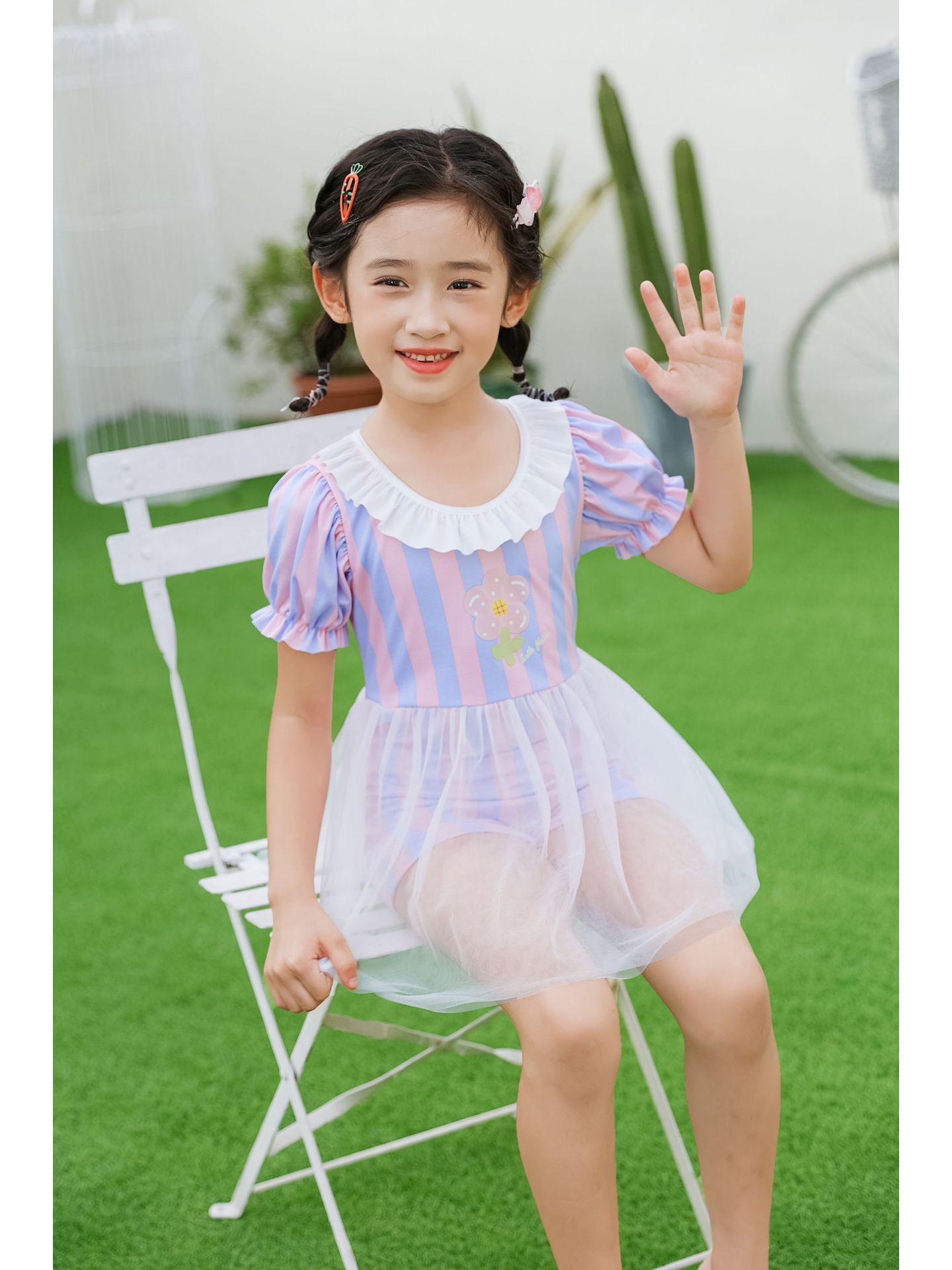 

Девочкин слитный купальник с воротником Питер Пэна и бантом - Милый и яркий дизайн для детей S (25-36 kg/110 cm)