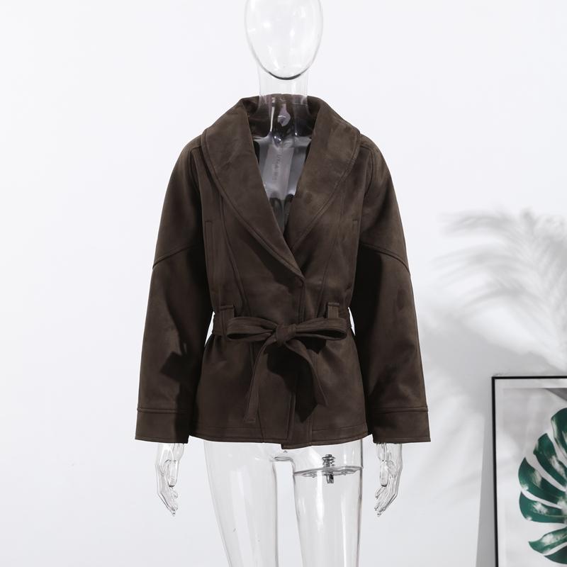 Dámská teplá semišová bunda tmavě hnědé barvy s klopami na šněrování, s dlouhým rukávem, na dojíždění, blejzr v retro britském stylu, temperamentní bunda, podzim 2025