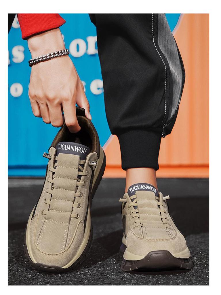 Men's Retro Casual Leather Running Shoes - Lightweight and Soft Sole for Autumn and Winter.