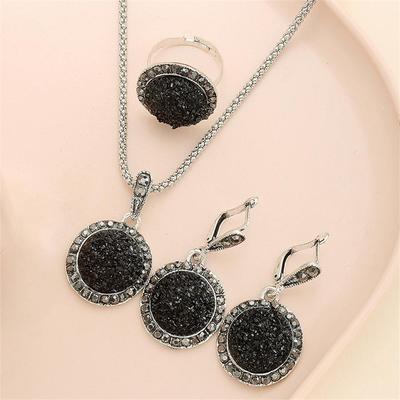 Conjunto de Joyas Negras Brillantes: Anillo, collar y pendientes de moda