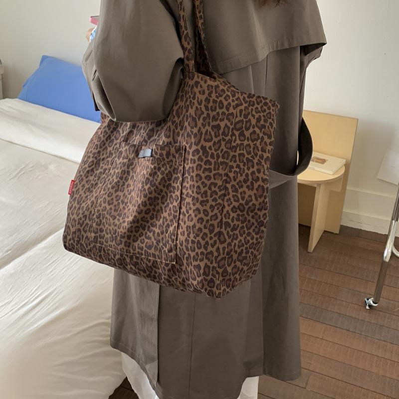 Large-capacity bag women's autumn and winter 2025 new versatile simple shoulder large bag leisure college students class tote bag