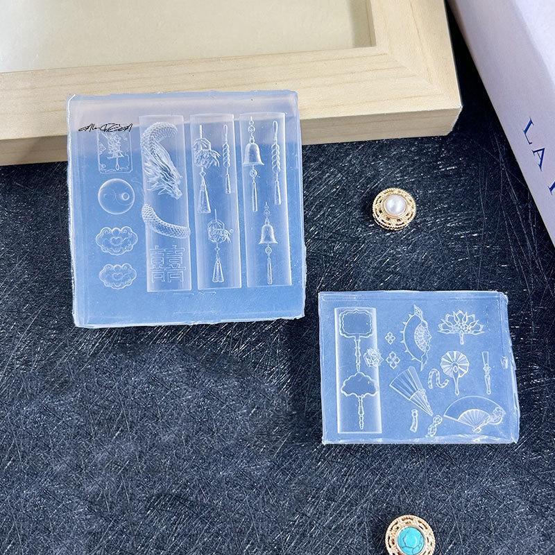 3D Silikon-Nagelkunstform im chinesischen Stil Exquisites Drachen Kupfermünzen Glocken Knöpfe Chinesische Knoten Fächerdesign für Nageldekoration