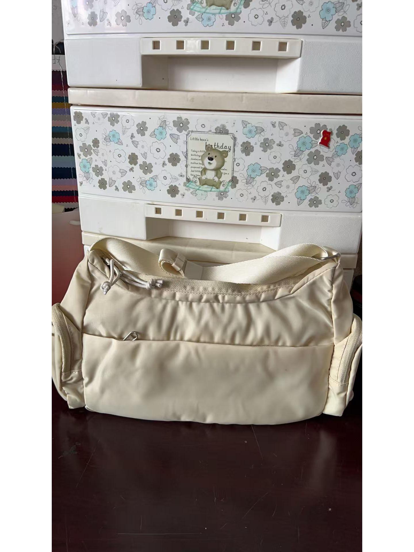 

Waterproof Sports Crossbody Bag RC бежевий