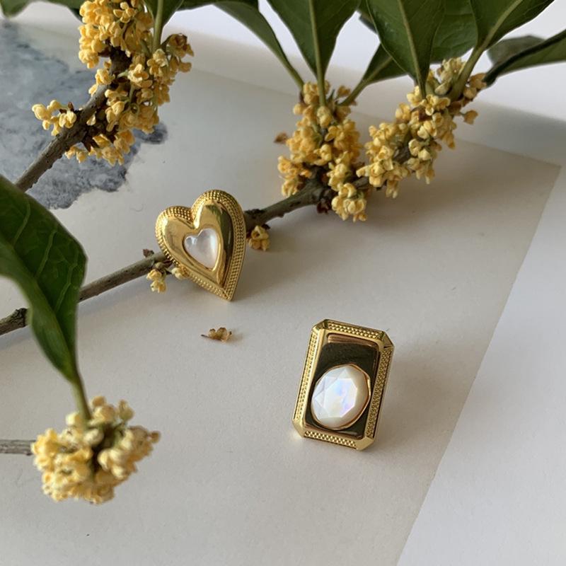 

Асимметричные серьги-пусеты в форме сердца и квадрата во французском стиле с инкрустацией ракушками - Элегантный ретро-дизайн