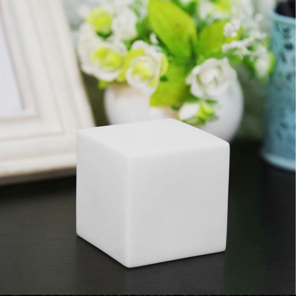 Dimbar LED Cube Nattlampa Fjärrkontroll LED PE 16 färger Uppladdningsbar sängbord för glödljus Heminredningslampor