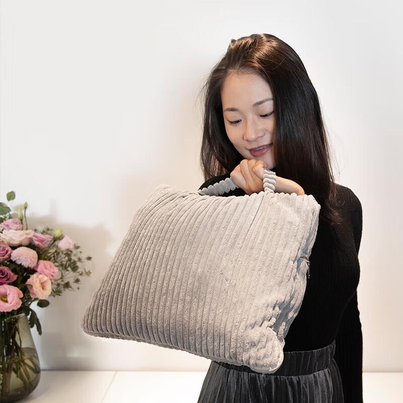 Breo Business Leisure Blanket with Massage Pillow FCB D131