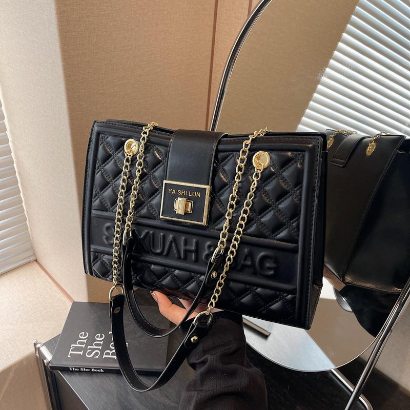 

Rhombus chain bag women s large-capacity new autumn and winter red shoulder wedding bag commuter tote bag чёрный