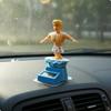 Solar Wackelkopffigur Fahrzeugverzierung Wackelkopf Surfer Junge Cartoon-Stil Schwingend