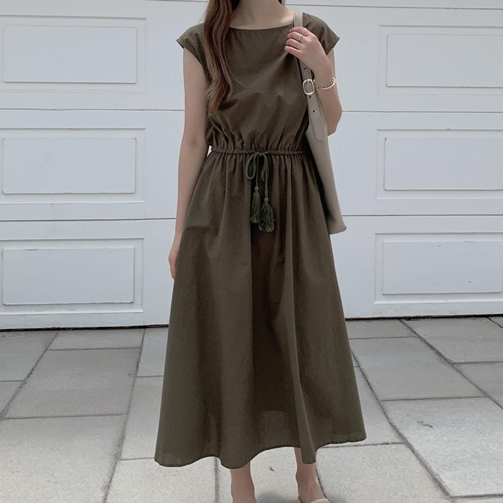 

Женское летнее платье трапециевидной формы без рукавов со свободным подолом и плиссировкой с высокой узкой талией, однотонное платье миди с круглым вырезом и длиной до середины икры S темно-синий