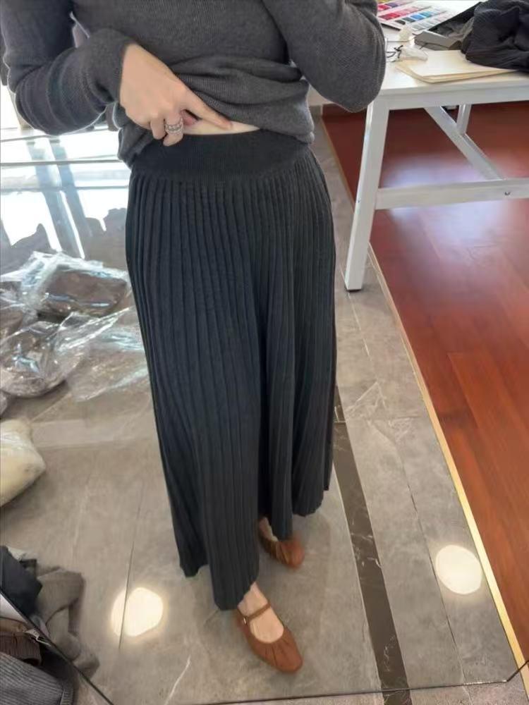 French Gray Wool Pleated Midi Skirt - Elegant, Draped, Wide Hem for Autumn 2025