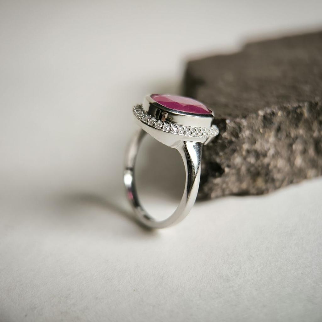 Серебряное кольцо с натуральным рубином 6.048ct, вес изделия 5,98 гр (2188001)