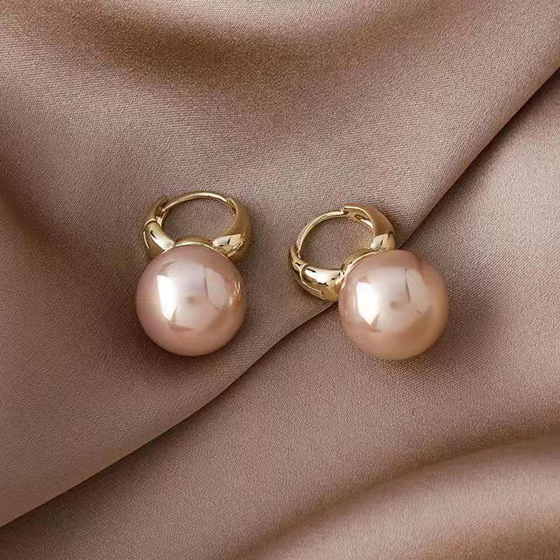 Korean Minimalist Pearl Ear Cuffs: Light Luxury Fashion with Unique Design