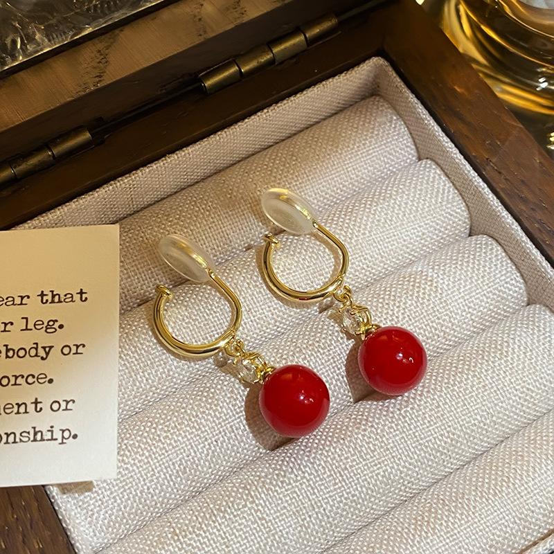 

Round opal earclip light luxury niche high sense fashion versatile ear buckle summer small fresh sweet earrings women