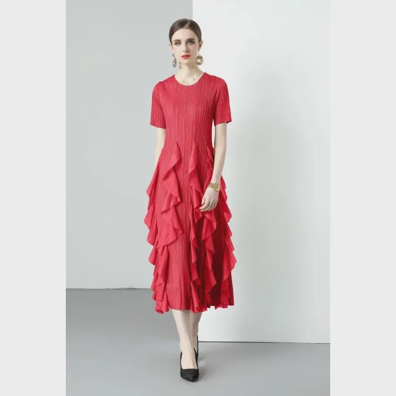 Miyake 2024 Plisowana sukienka z falbaną: Okrągły dekolt, Długie i krótkie rękawy, Wysoki stan, Wąski krój, Elegancki design