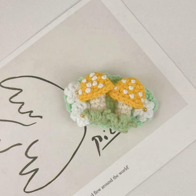 Handmade Crochet Mushroom Hair Clip Cute Knitted Side Clip Korean Style Hair Accessories for Girls Gift