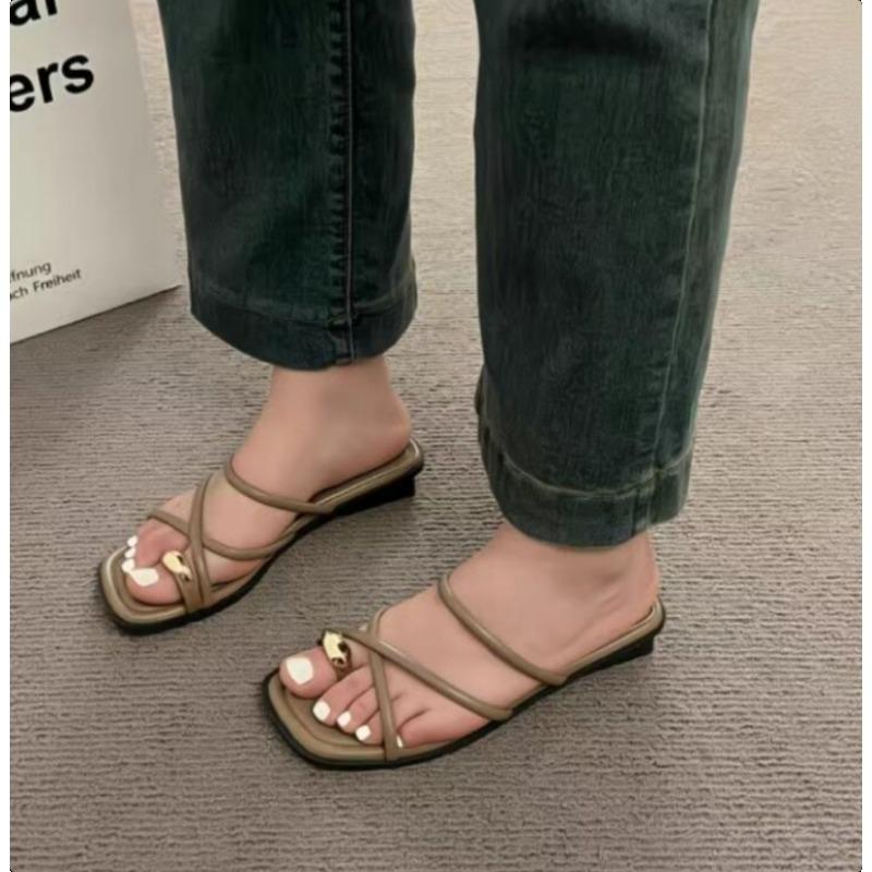 Fashion Stylish Women Flip Flop Cross Strap Slide Sandals Comfortable Toe Loop Beach Slipper with Casual Solid Color Design for Summer