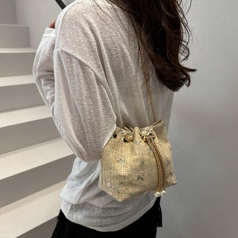 This year's popular fashion drawstring chain bag Korean version ins trendy foreign style shoulder messenger bag niche bucket bag
