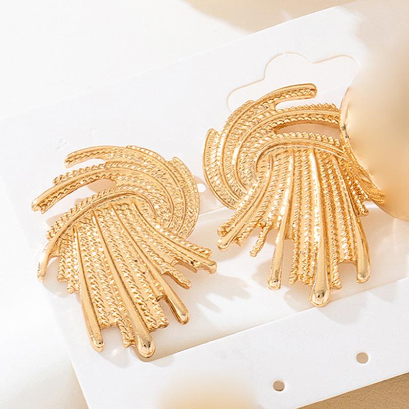 

A Pair of Retro Gold Geometric Square Hollow Glossy Earrings, Women s Earrings, Vacation Daily Gifts