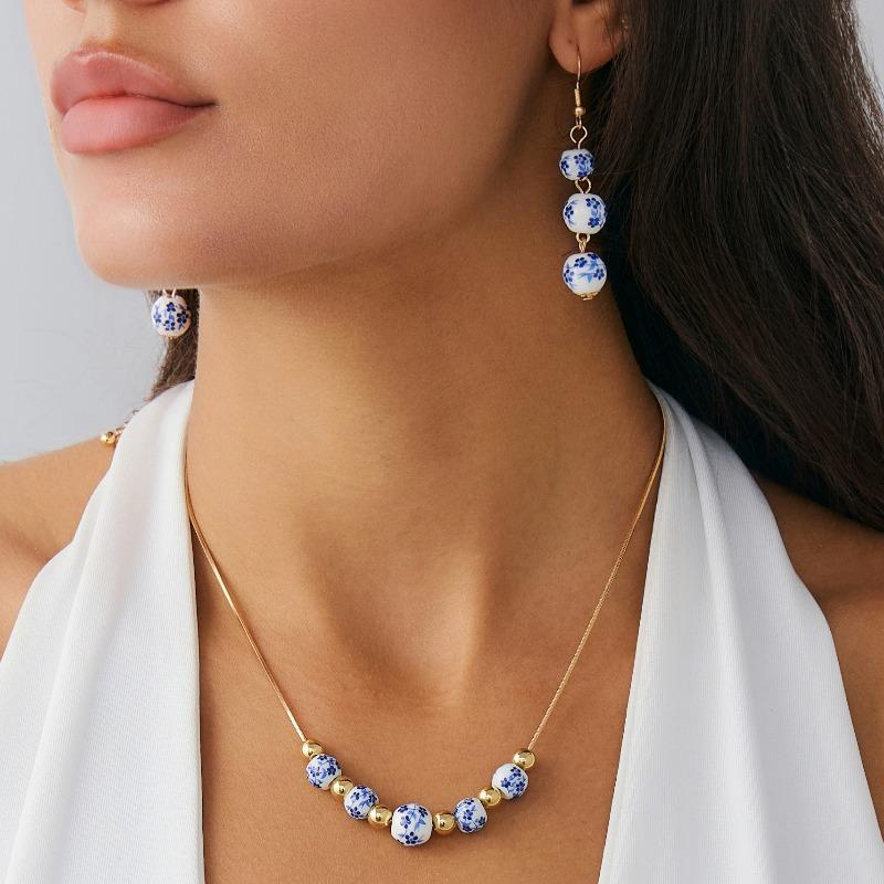 

European and American fashion metal chain collarbone necklace, retro Chinese style blue and white ceramic beaded necklace set