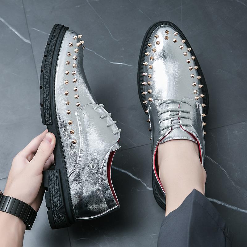 

Модные лакированные мужские повседневные туфли с острым носком, мужские туфли для парикмахеров, универсальные клубные туфли для мужчин 2024 года, новые мужские удобные лоферы 44 серебряный