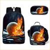 Set Scolastico Tre Pezzi Zaino Borsa Portapenne Borsa Pranzo Zaino con Immagini Street Tide Pallacanestro Calcio Set Zaino