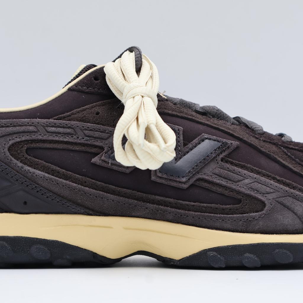 U204L5I7 AURALEE A New Balance 204L "Brown" (Men's)