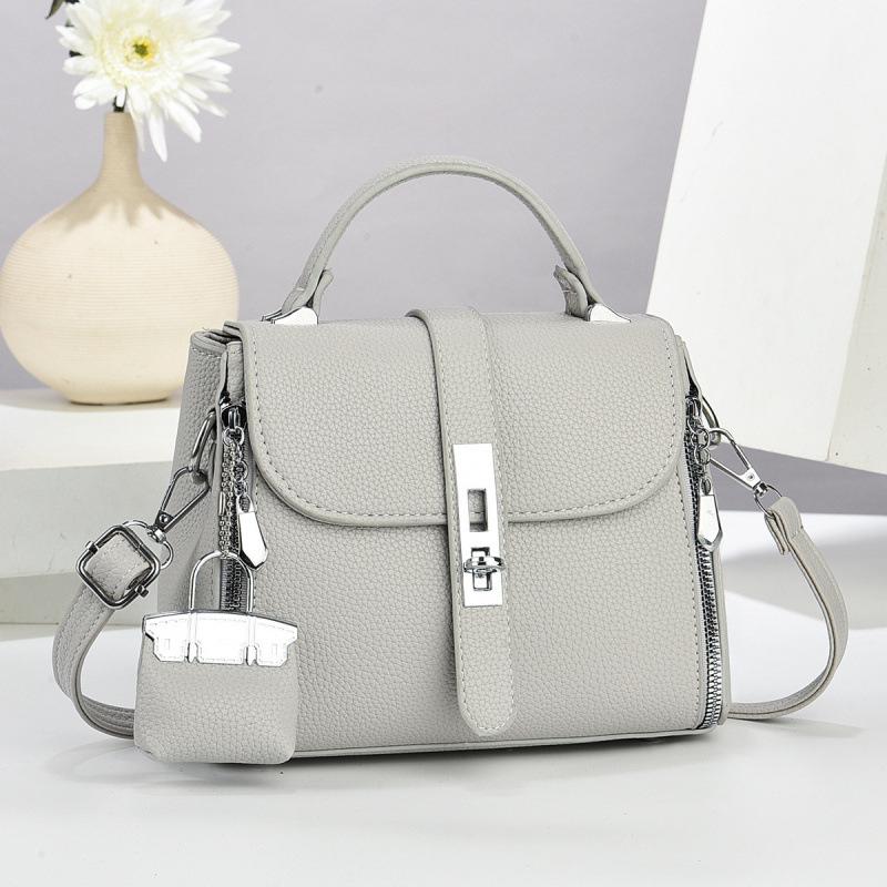 Exquisite small square bag, summer new versatile handbag, simple and fashionable shoulder messenger bag