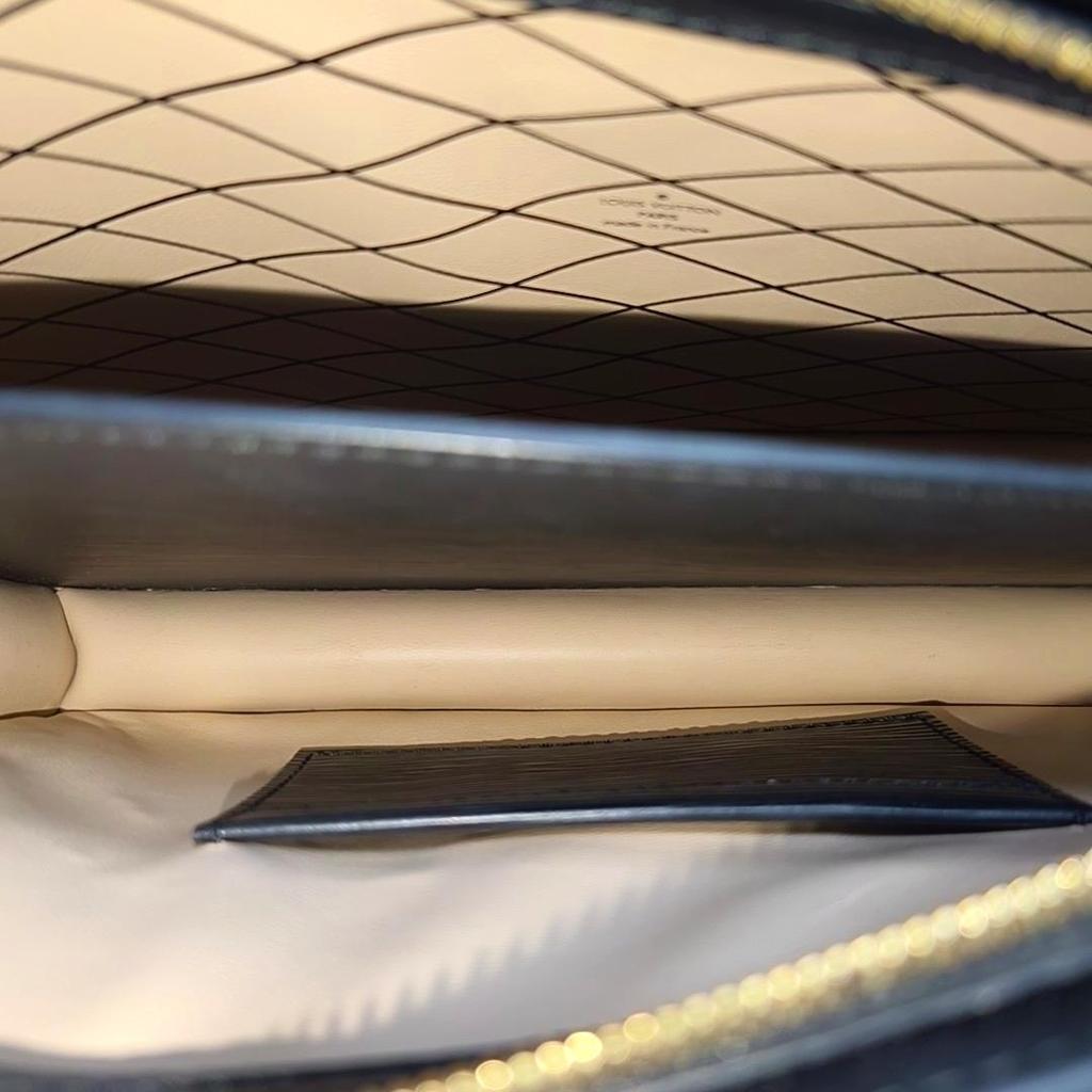 [Pre-Owned] Trunk Clutch Soft Box Water Ripple Leather Crossbody Shoulder Bag - Very Good #TJPCQ6