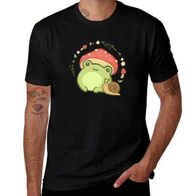 Super Urocza Kawaii Żaba z Kapeluszem Muchomora Ślimak - Estetyka Cottagecore Forggy Grzyby - Amanita Muscaria Lov T-Shirt
